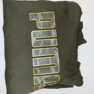 Women’s puma hoodie (large)